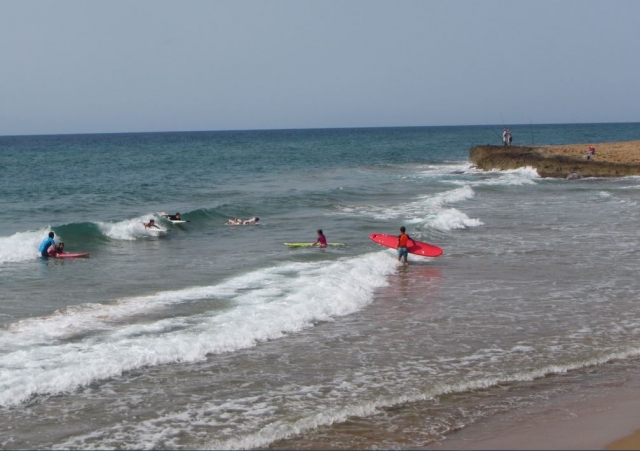 Entrando en el mar con las tablas